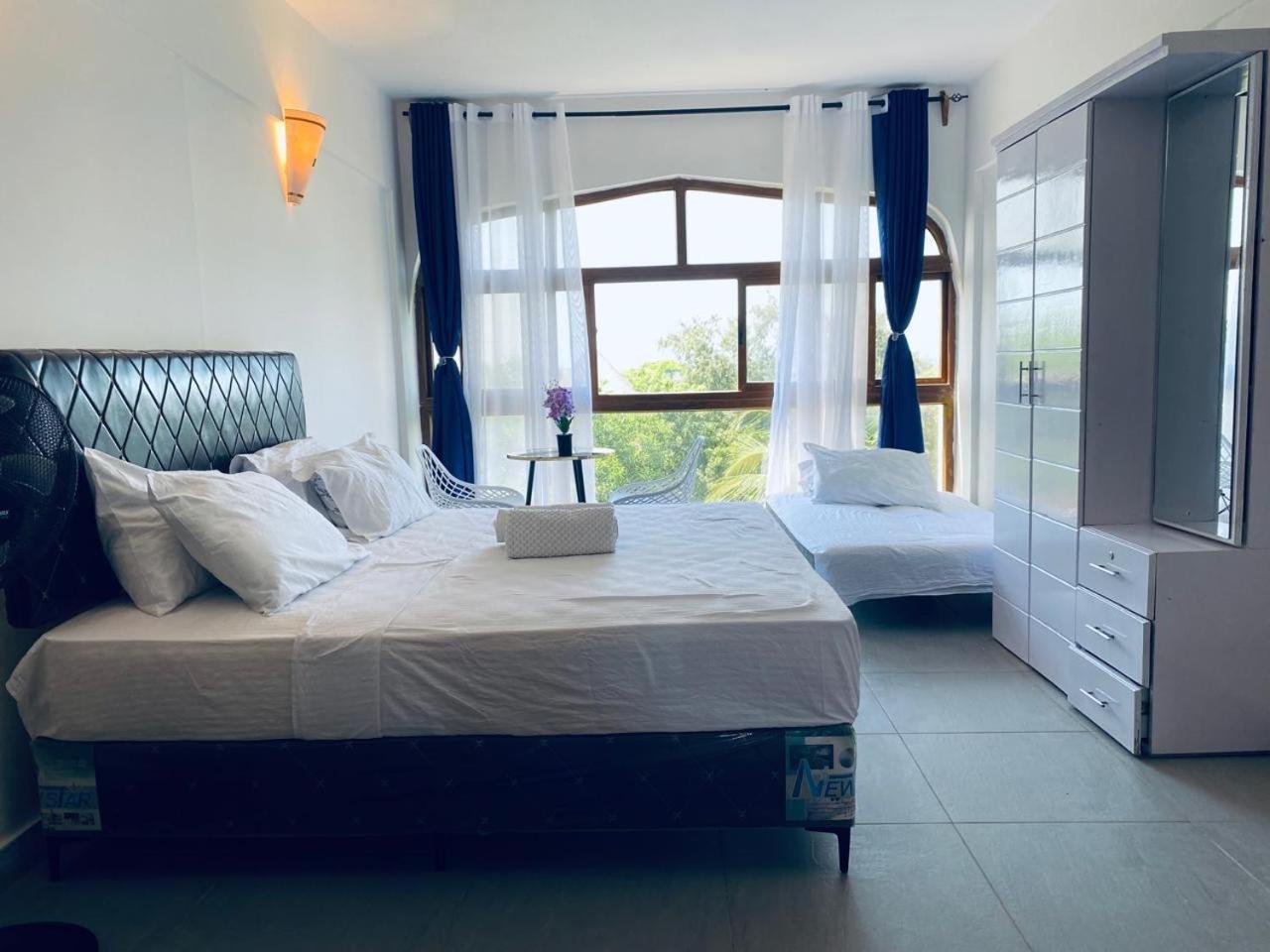 Beachfront Bliss Villa Diani Beach Exterior photo